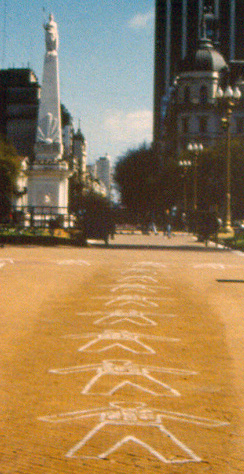 09 IMG Mothers draw Bodies Plaza de Mayo Pineda 1999