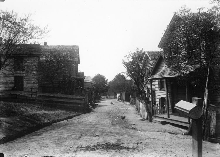 2EastArlingtonStreetScene