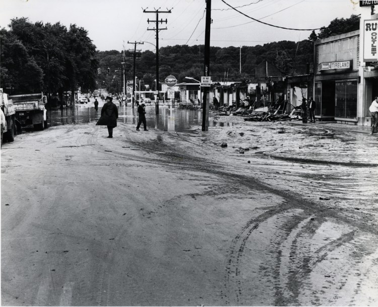 sampson128_arlandria_fourmilerun_flood_21jun1972